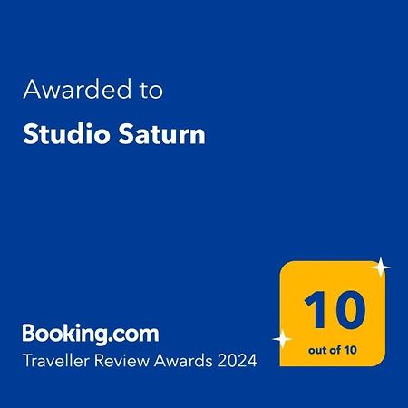 Studio Saturn Luaran gambar